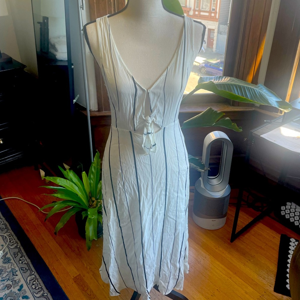 ASTR THE LABEL Striped Keyhole Tie Front MIDI Dress Size S
